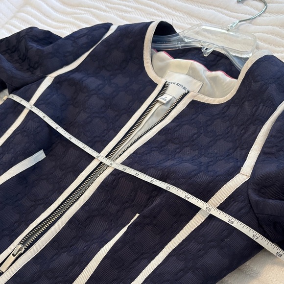 Banana Republic Navy Textured with Ivory Ribbon Trim Jacket Zip Closure EUC sz 2 - Picture 5 of 9